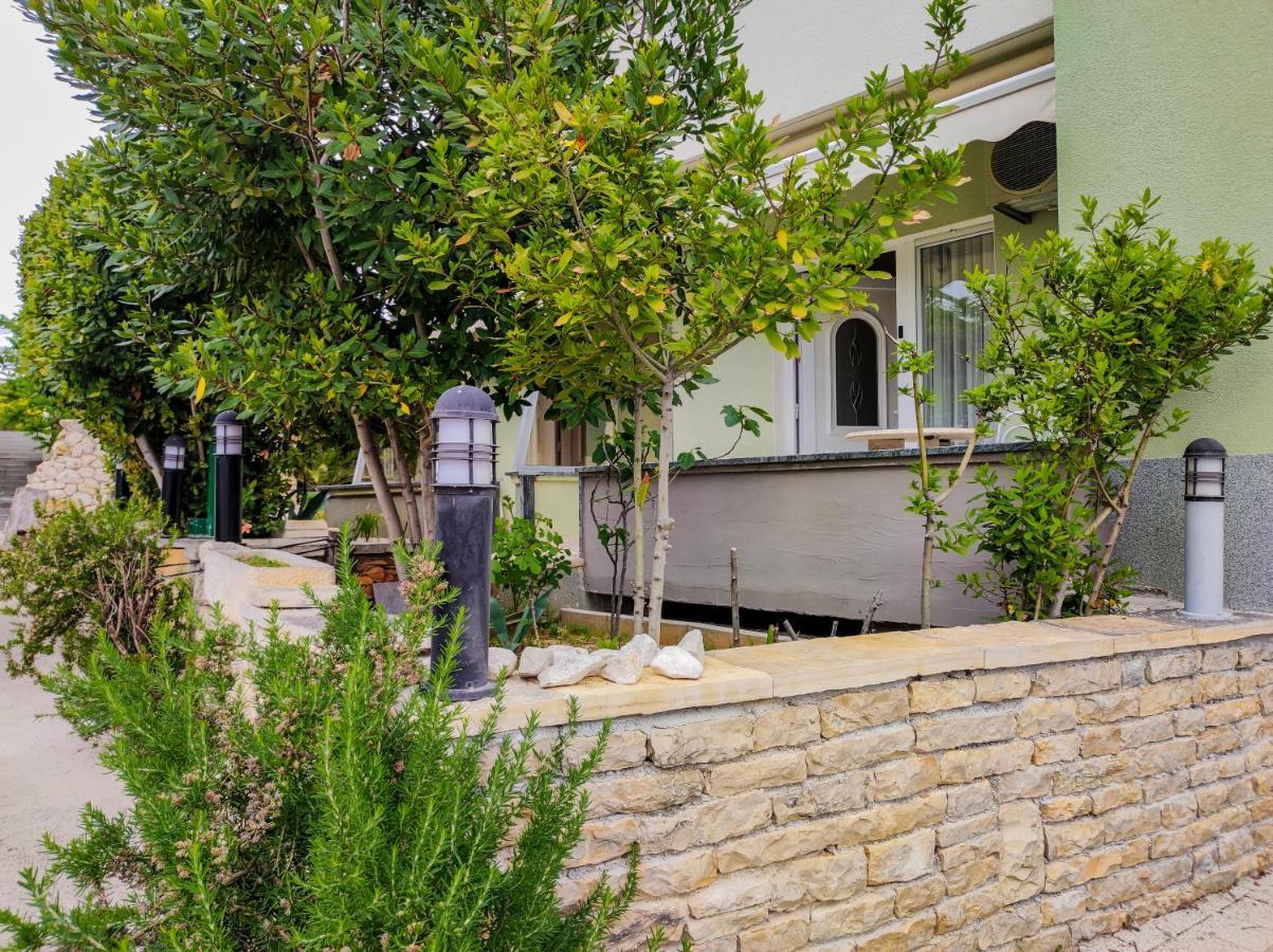 Locus Apartments Petrcane Exterior photo