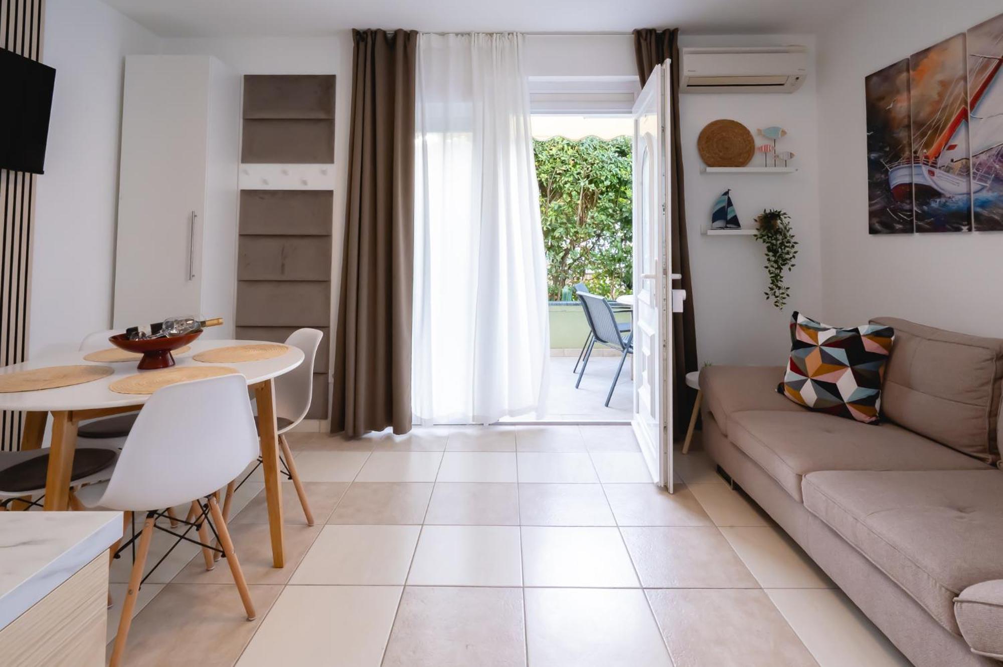 Locus Apartments Petrcane Exterior photo